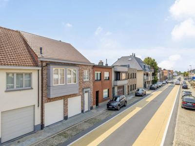 Afgewerkte duplex met dubbele garage en magnifiek terras