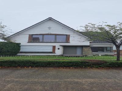 Alleenstaande woning dichtbij centrum Lochristi