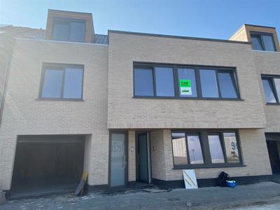 Totaal afgewerkte gezinswoning met 3 slaapkamers, dakterras…