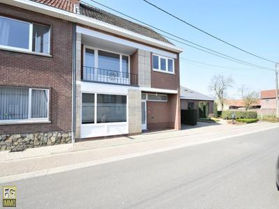 Zeer grondig en geslaagd gerenoveerde woning met terras en d