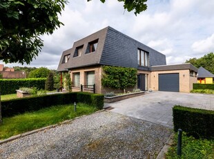 Goed gelegen degelijke villa op een ruim perceel van 4605m²