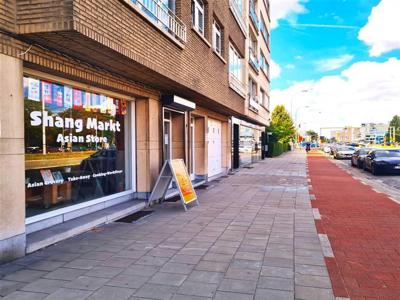 Berchem: winkelpand met achterruimtes 450m²