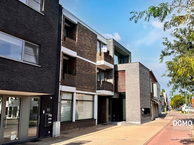 Instapklaar twee-slaapkamer appartement gelegen in het cent