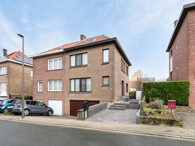 Instapklare woning met 4 slaapkamers .