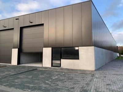 Magazijn 268m2 + buitenopslag 112m2 + 2 parkeerplaatsen