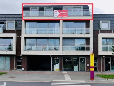 Modern en ruim dakappartement in hartje Zwevezele.