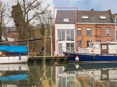 Volledig vernieuwde HOB (92m²) op toplocatie aan de vaart