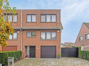 Eengezinswoning met 3 kamers, veranda en tuin