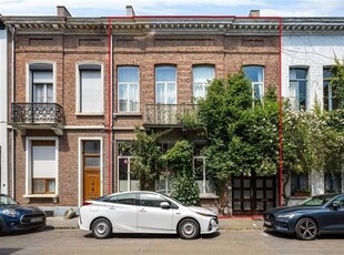 Prachtig herenhuis met riante buiten en polyvalent bijgebouw