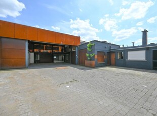 Te renoveren woning met magazijn op zichtlocatie in Izegem