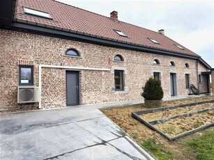 GERENOVEERDE WONING met 4 slaapkamers!