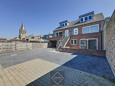 Recent appartementsgebouw met 3 appartementen en 3 dubbel...