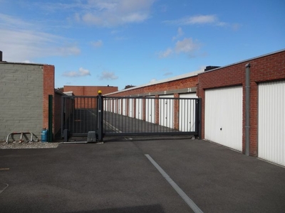 Recente garage in afgesloten complex - centrum Roeselare