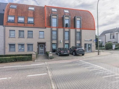 Zeer ruim en perfect instapklaar duplexappartement met 2 slp