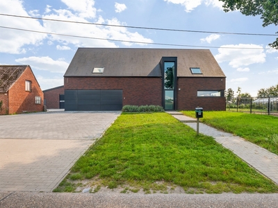 Landelijk gelegen villa met werkplaats en grote zuidgerichte tuin van 4.917m²