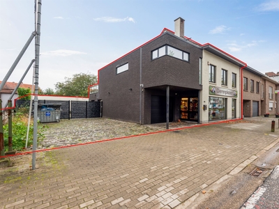 Woning met handelspand en bijgebouw op 1.222m² te Boechout!