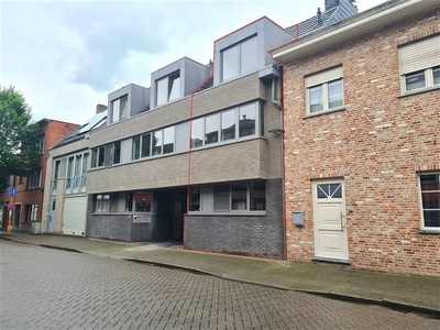 Moderne duplex met 2 slaapkamers en garage.