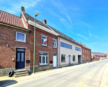 Recent gerenoveerde rijwoning in centrum Sint-Pieters-Kape