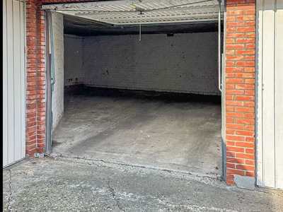 Ruime garagebox (25m²) centraal in Zwijndrecht