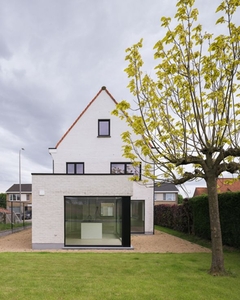 Volledig gerenoveerde woning met nieuwe aanbouw