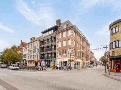 Stijlvol dakappartement met zicht op de markt.