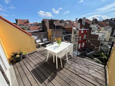 Zonnig gemeubileerd penthouse met twee slaapkamers