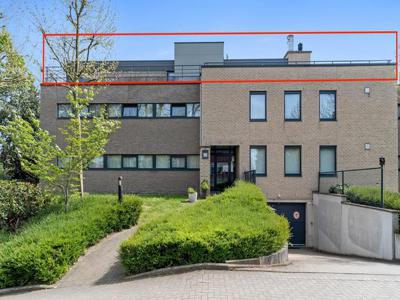 Penthouse met zeer ruim terras te centrum Genk