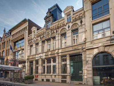 Prachtig Eclectisch handelspand in winkelstraat