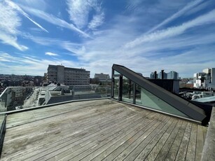 Lichte nieuwe penthouse