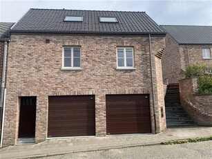 Maison bel étage avec 2 garages