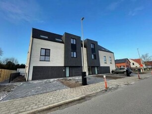 Nieuwbouw penthouse met ruim terras te huur in Sint-Antonius