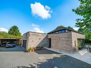 Ontdek deze villa met 6 slaapkamers en zwembad!