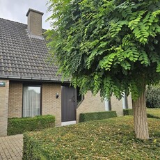 Ruime villa (volledig gemeubeld) met tuin en garage in gr...