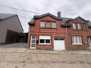 Woning met 3 slaapkamers in een rustige straat te Baardegem.