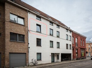 Knappe studentenkamer met eigen badkamer