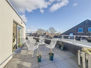 Studio op bovenste verdiep met ruim terras nabij Gent-Zuid!