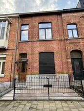 VOLLEDIG GERENOVEERDE WONING 3-4 SLPK'S IN AALST CENTRUM