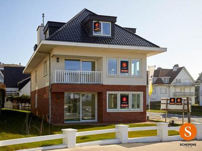 Luxe gelijkvloers appartement op een steenworp van het stran