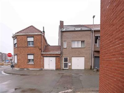 RIJWONING MET VEEL MOGELIJKHEDEN VLAKBIJ HET CENTRUM VAN SIN