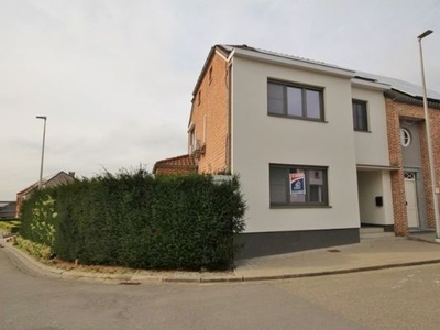 Halfopen bebouwing met 2 slaapkamers en tuin in het lande...