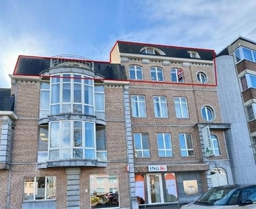 Zeer mooi duplex-penthouse met 3 slaapkamers gelegen in het