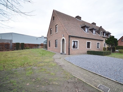 IDEALIS VASTGOED – RUIME EN VERZORGDE WONING MET EEN GEZE...