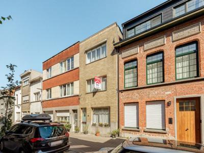 Ruime woning met 4 slpk in rustige straat nabij Antwerpen