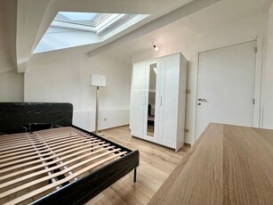 Chambre meublée dans une maison de colocation rénovée