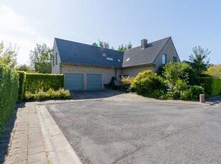 Traditionele villa gebouwd in 2000 met 5 slaapkamers en dubb